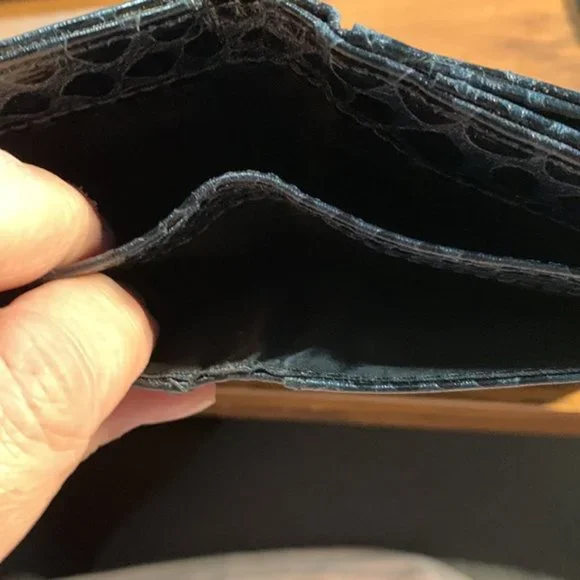 Guess Wallet - Picture 4 of 5